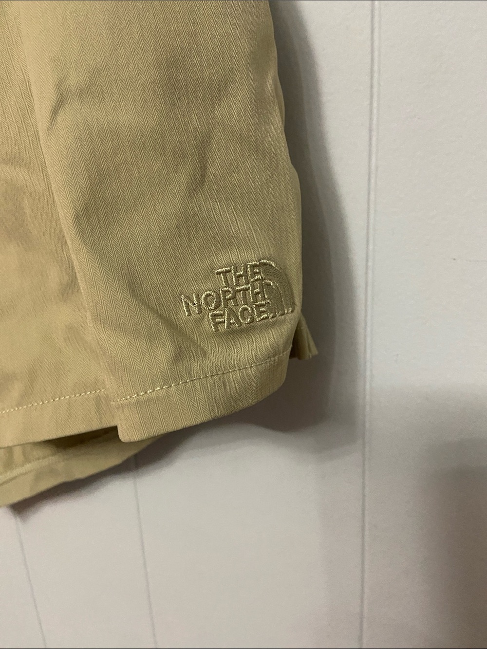 The North Face Women's Drawstring Athletic Shorts in Khaki. Size Medium. - Picture 3 of 6